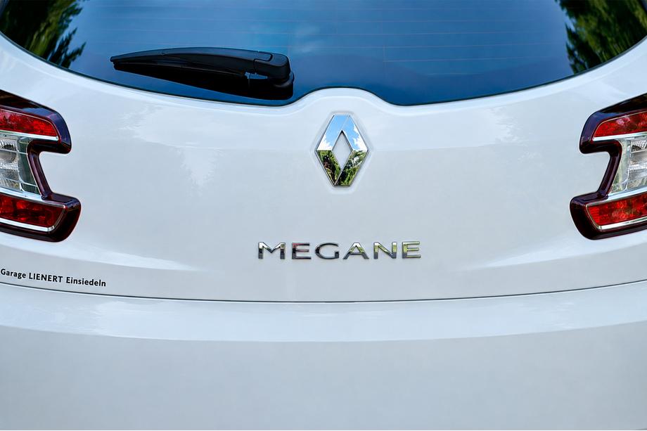 Renault Megane III 2009-2016 гг. Надпись Megane 908897337R (270мм x 25мм) Image