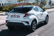 Обзор гибридного кроссовера Toyota C-HR фото 2