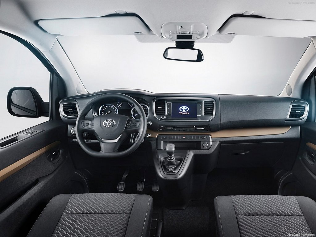 Обзор микроавтобуса Toyota Hiace