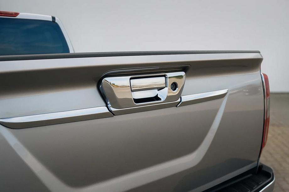 Nissan Navara/NP300 2016- гг. Накладка на заднюю ручку (без камеры, нержавейка) Image