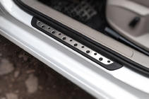 Volkswagen Golf 7/E-Golf 2012-2020 гг. Накладки на пороги Flexill Dotline (4 шт, нержавейка) фото 1