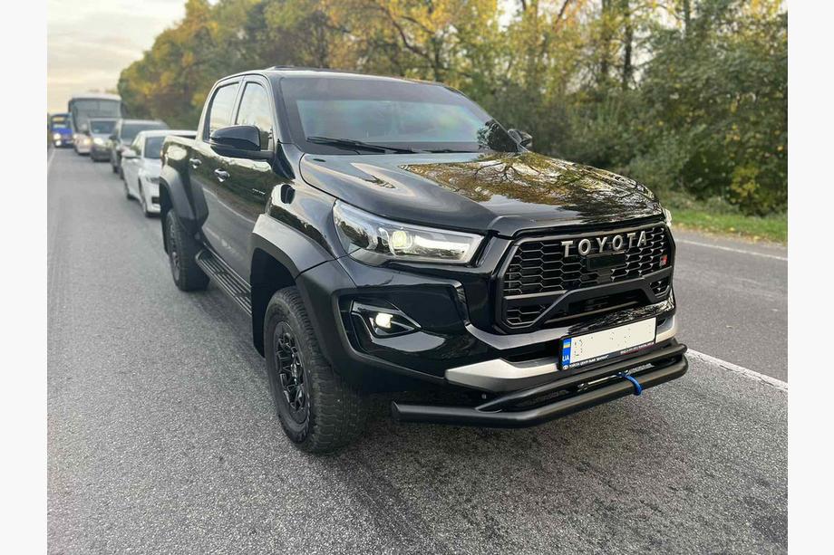 Toyota Hilux 2015- гг. Двойной передний кенгурятник Vegas (2015-2020, черный, 76мм) Фото 5