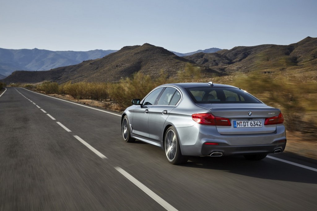 Обзор BMW 540i 2017 модельного года