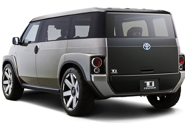 Toyota представила смесь внедорожника и фургона фото 3