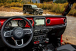 Компания Jeep опубликовала фото интерьера нового внедорожника Wrangler фото 2