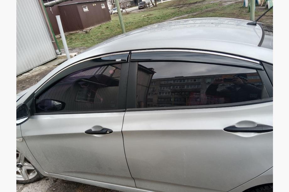 Hyundai Accent 2011-2017 гг. Ветровики с хромированным молдингом SD (4 шт, Niken) Image
