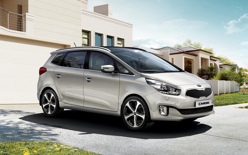 Обзор компактвэна KIA Carens