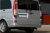 Mercedes Vito W639 2004-2014 гг. Хромированная накладка над номером (2-дверный, нержавейка) OmsaLine - Итальянская нержавейка (без надписи) фото 1