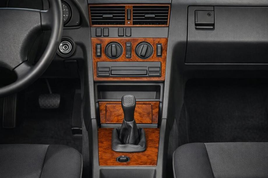 Mercedes C-class W202 1993-2001 гг. Накладки на панель приборов (1993-1995) Image