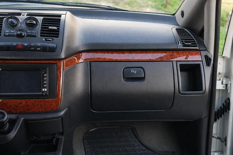 Mercedes Vito W639 2004-2014 гг. Накладки на панель приборов (Meric, полосы) 2006-2014, под дерево Image