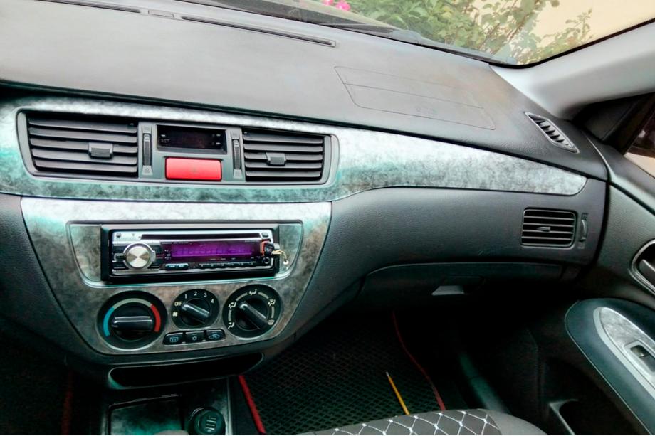 Mitsubishi Lancer 9 2004-2008 гг. Накладка на панель приборов V1 (Meric) Титан Image