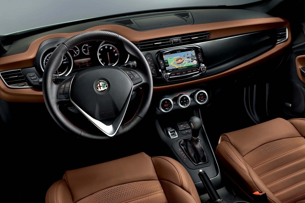 Обзор пятидверного хэтчбека Alfa Romeo Giulietta