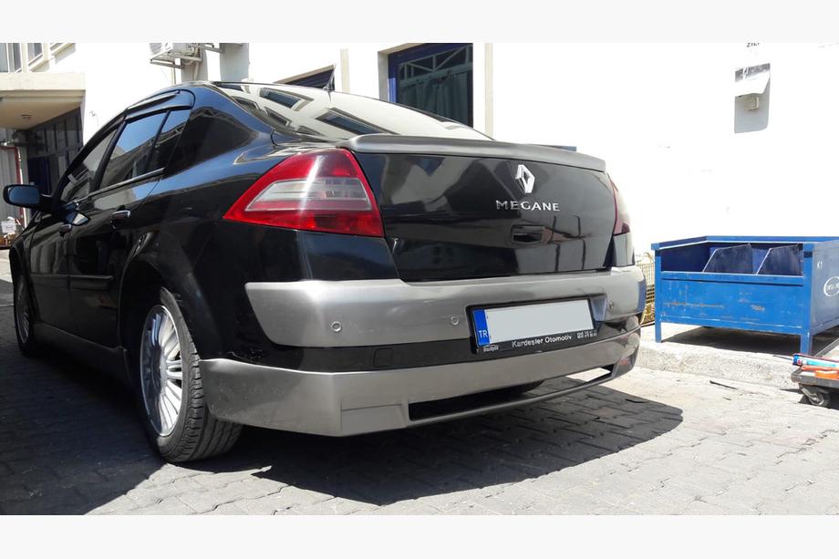 Renault Megane II 2004-2009 гг. Накладка на задний бампер (под покраску) Image