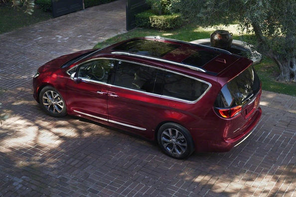 Обзор минивэна Chrysler Pacifica фото 4