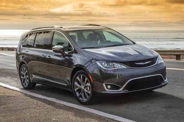 Обзор минивэна Chrysler Pacifica фото 2