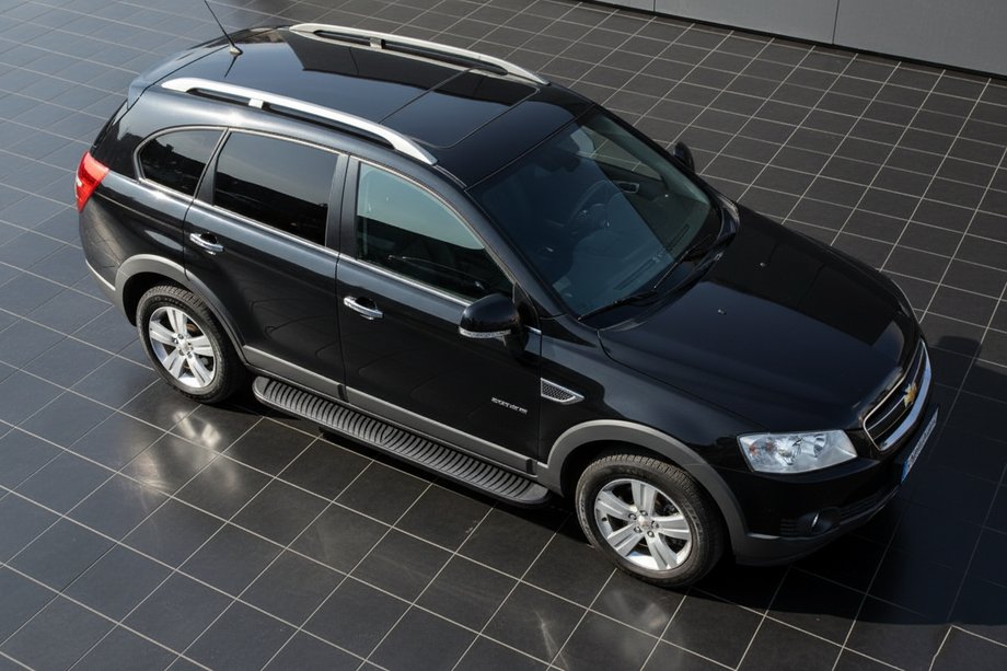 Chevrolet Captiva 2006-2019 гг. Боковые Подножки Tayga Black (2 шт., Алюминий) Image