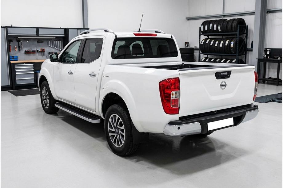 Nissan Navara/NP300 2016- гг. Боковые Подножки Tayga Grey (2 шт., Алюминий) Image