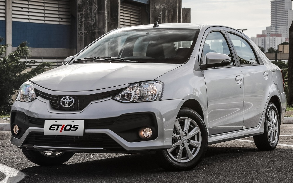 Обзор бюджетного седана Toyota Etios