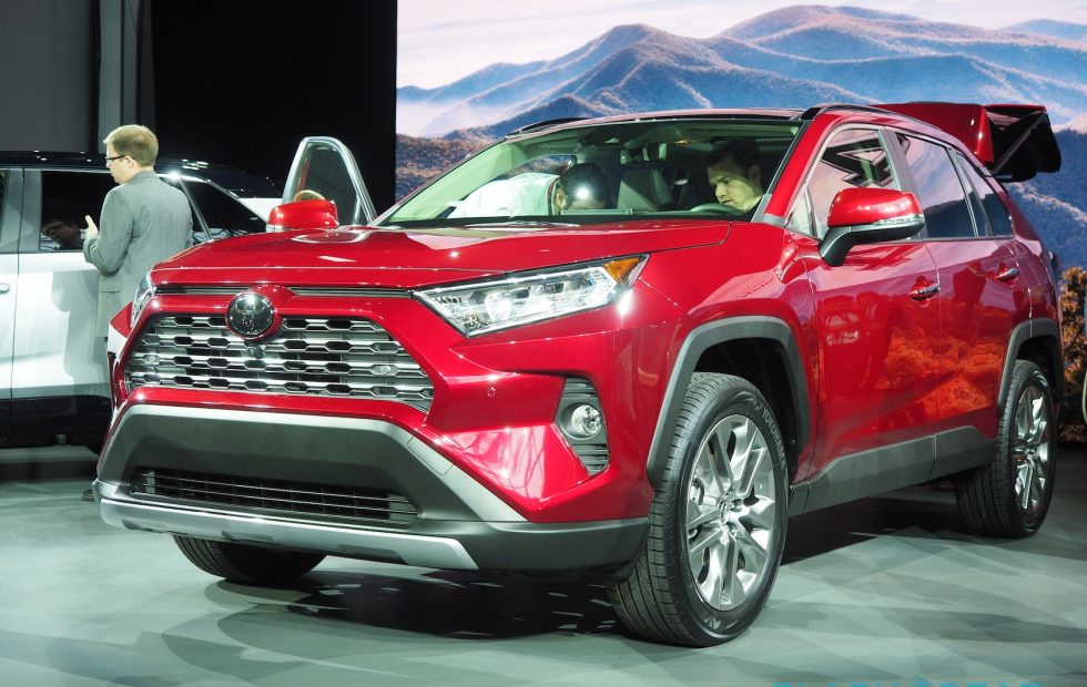 Кроссовер Toyota RAV4 2019-го модельного года