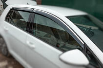 Volkswagen Golf 7/E-Golf 2012-2020 гг. Ветровики с хромированным молдингом HB (4 шт, Niken) фото 1
