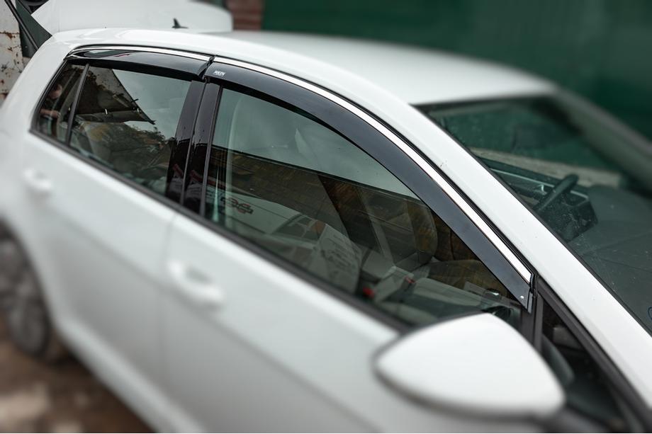 Volkswagen Golf 7/E-Golf 2012-2020 гг. Ветровики с хромированным молдингом HB (4 шт, Niken) Image