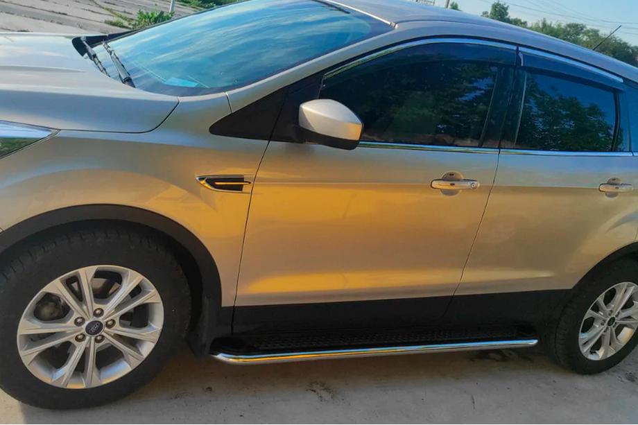 Ford Kuga/Escape 2013-2019 гг. Боковые Подножки Maydos V2 (2 шт., Алюминий + Нержавейка) С черной накладкой на дверях Фото 9