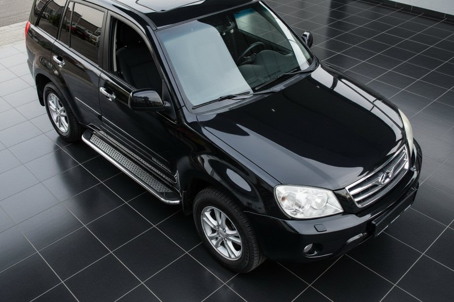 Chery Tiggo 3 2005- гг. Боковые Подножки Maydos V2 (2 шт., Алюминий и Нержавейка) Image
