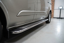 Ford Custom 2013-2022 гг. Боковые Подножки Maydos V2 (2 шт., Алюминий и Нержавейка) Короткая База фото 1