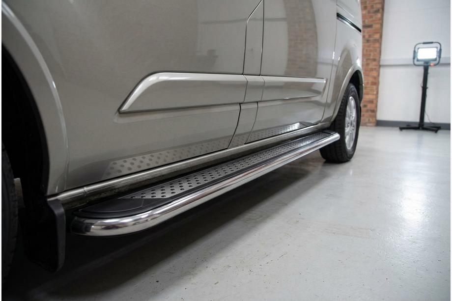 Ford Custom 2013-2022 гг. Боковые Подножки Maydos V2 (2 шт., Алюминий и Нержавейка) Короткая База Image