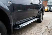 Fiat Fullback 2016- гг. Боковые пороги X5-тип (2 шт., алюминий) фото 1