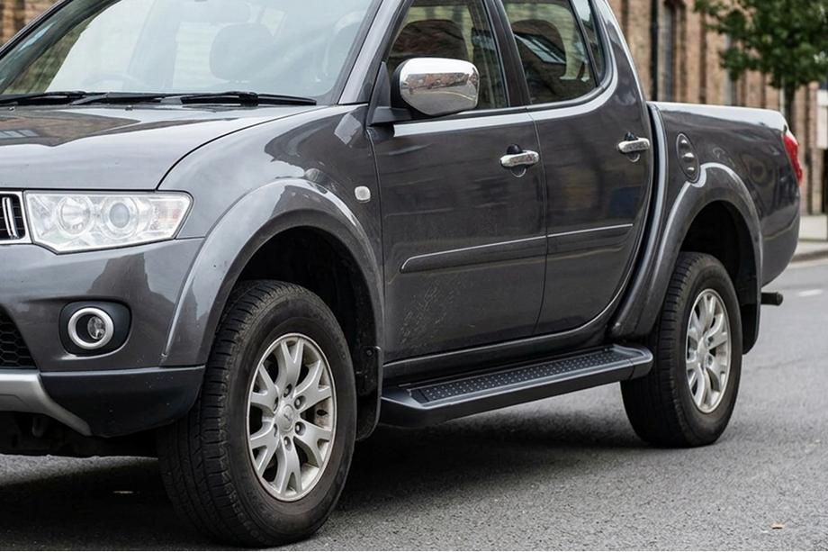 Fiat Fullback 2016- гг. Боковые Подножки Allmond Black (2 шт., Алюминий) Image