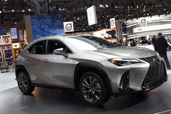 Компактный кроссовер Lexus UX 200 фото 4