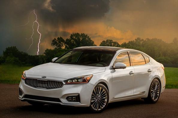 Седан Kia Cadenza: солидность, комфорт и премиальное качество фото 1