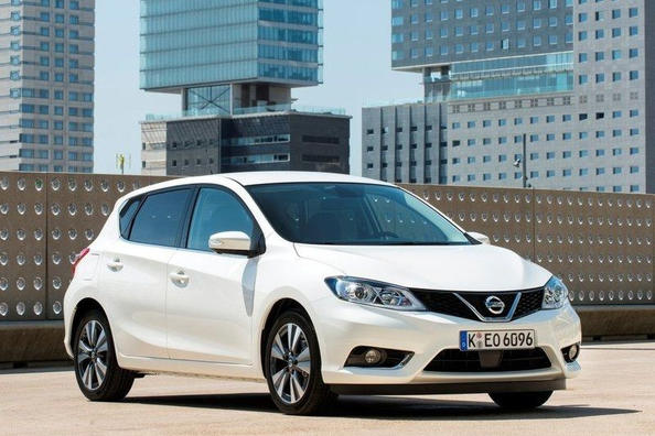 Обзор хэтчбека Nissan Pulsar фото 6