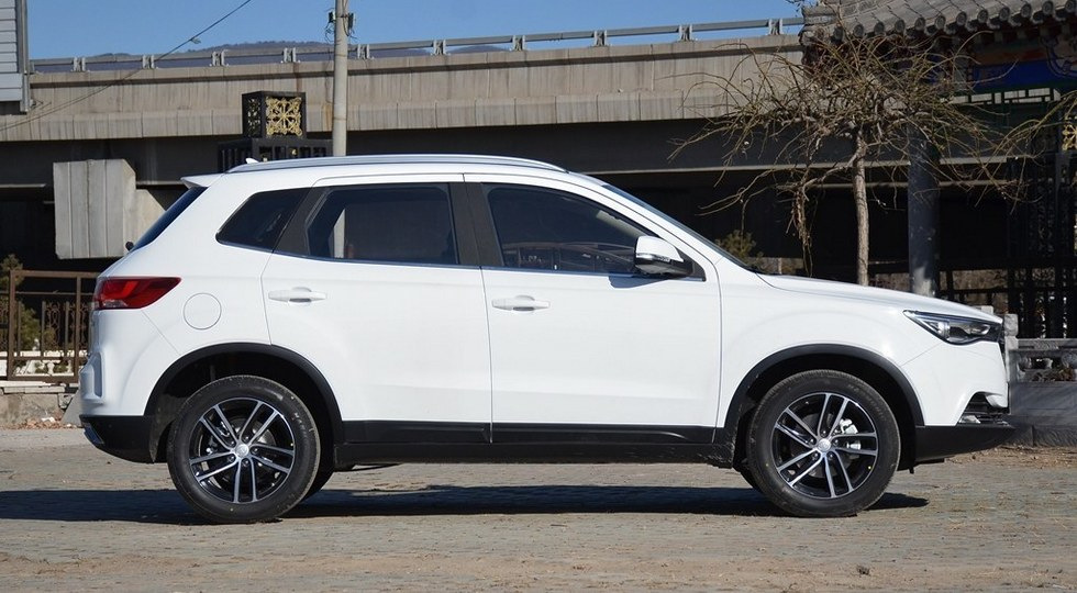 Обзор кроссовера FAW Besturn X40