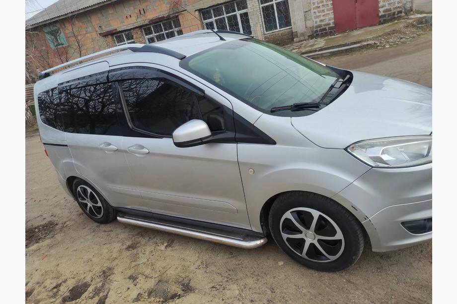 Ford Courier 2014-2023 гг. Боковые Подножки Premium (2 шт., Нержавейка) Image