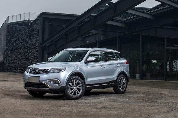 Обзор кроссовера Geely Atlas фото 3