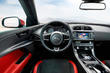 Обзор седана Jaguar XE фото 5