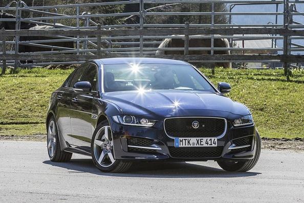 Обзор седана Jaguar XE фото 3