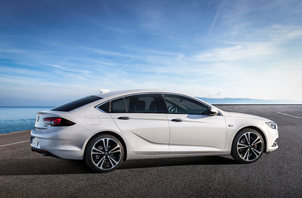 Обзор лифтбека Opel Insignia