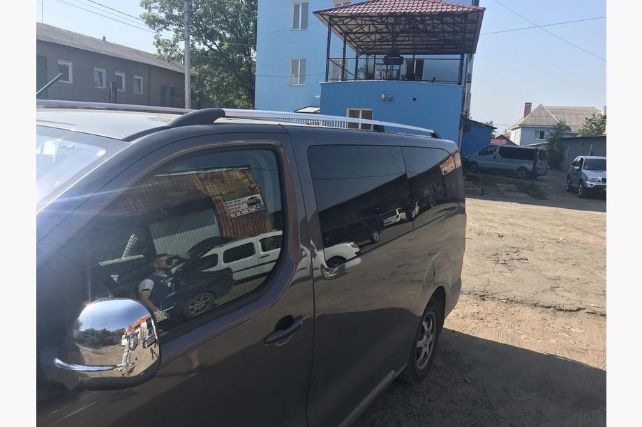 Peugeot Traveller 2017- гг. Хромированные Рейлинги Длинная база, пластиковая ножка Фото 2
