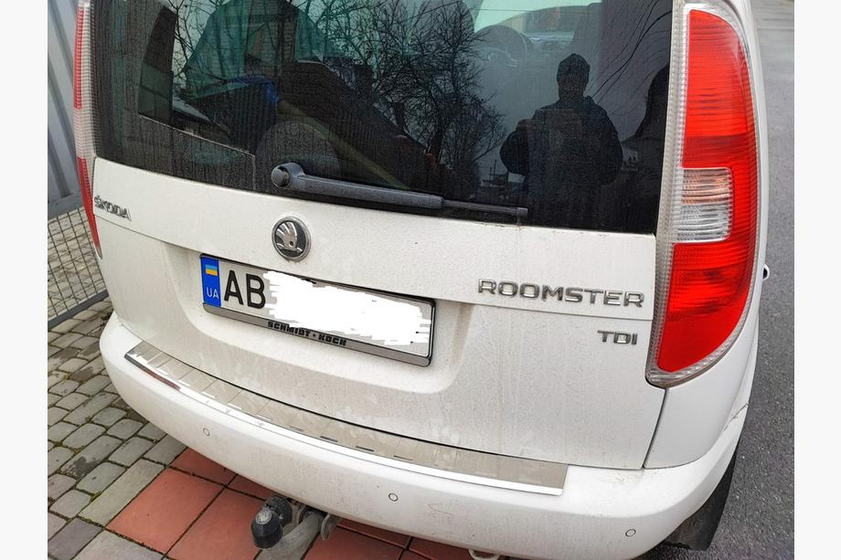 Skoda Roomster 2006-2015 гг. Накладка на задний бампер нержавейка Image