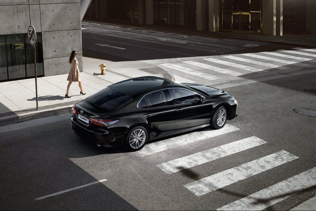 Второй обзор Toyota Camry 2018 модельного года