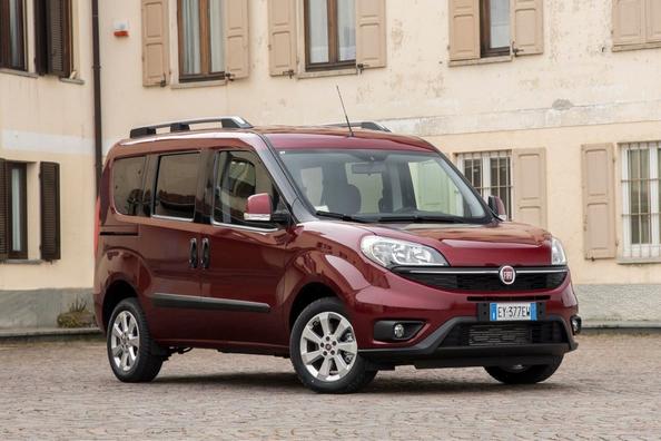 Обзор пятиместного грузопассажирского компактвэна Fiat Doblo фото 1