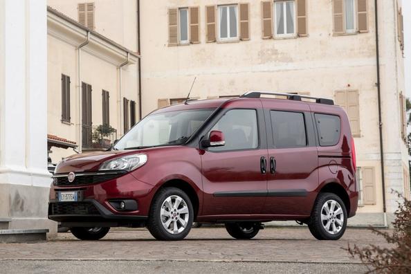 Обзор пятиместного грузопассажирского компактвэна Fiat Doblo фото 10