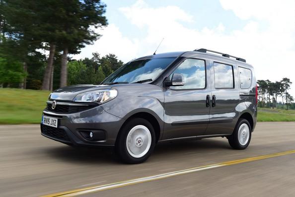Обзор пятиместного грузопассажирского компактвэна Fiat Doblo фото 9