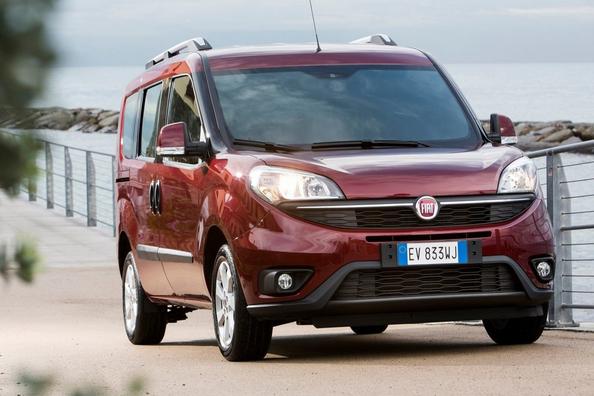 Обзор пятиместного грузопассажирского компактвэна Fiat Doblo фото 4