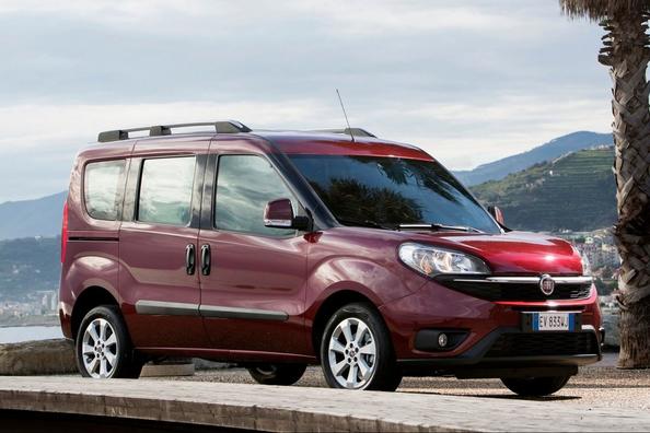 Обзор пятиместного грузопассажирского компактвэна Fiat Doblo фото 2