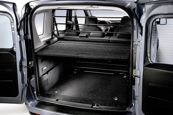 Обзор пятиместного грузопассажирского компактвэна Fiat Doblo фото 7