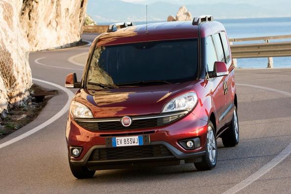 Обзор пятиместного грузопассажирского компактвэна Fiat Doblo фото 3